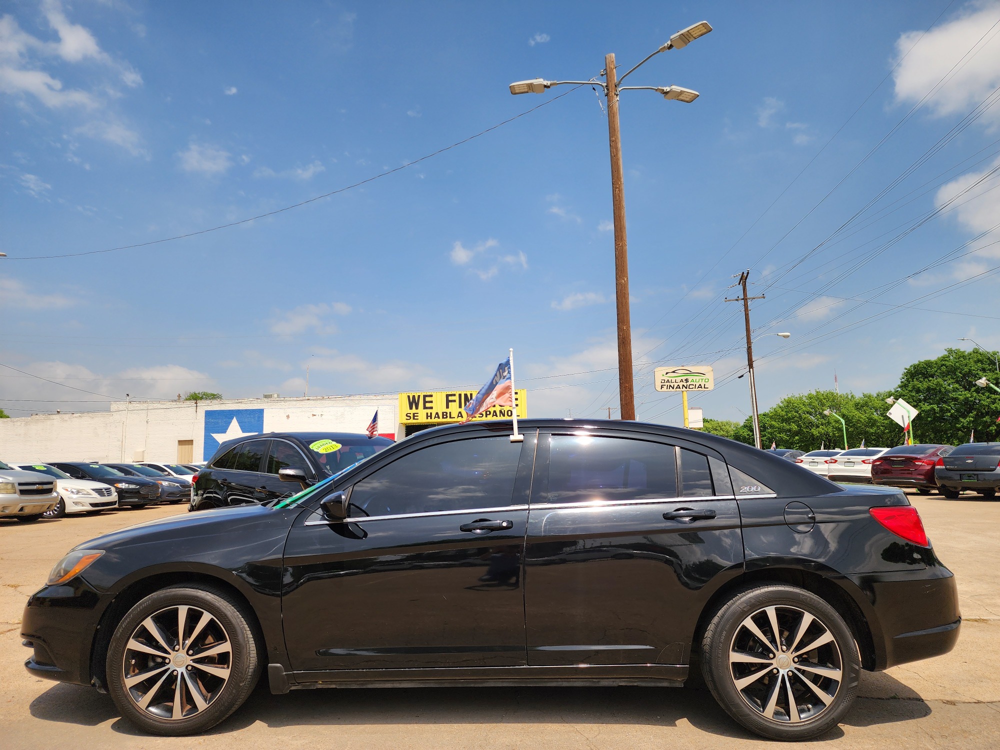 2013 BLACK Chrysler 200 Touring (1C3CCBBB2DN) with an 2.4L L4 DOHC 16V engine, 6-Speed Automatic transmission, located at 2660 S.Garland Avenue, Garland, TX, 75041, (469) 298-3118, 32.885387, -96.656776 - Photo #6